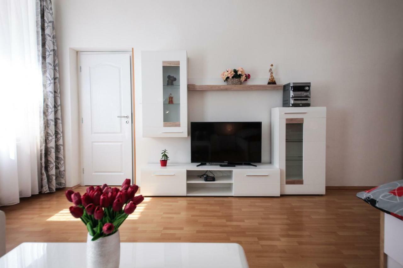 Ferienwohnung Family Duplex On Wenceslas Square Prag Exterior foto