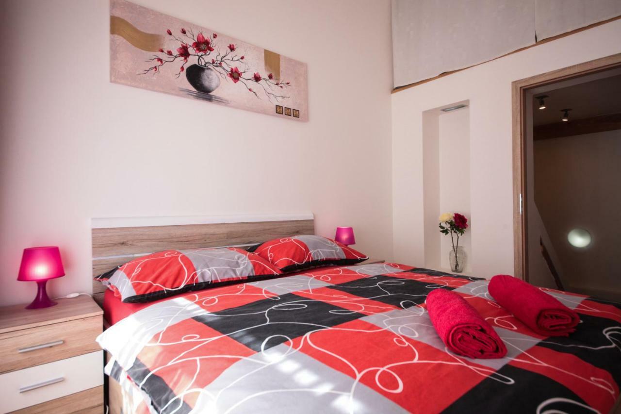 Ferienwohnung Family Duplex On Wenceslas Square Prag Exterior foto